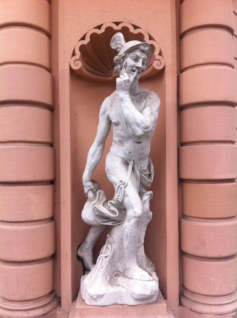 Hermes Statue Leipzig Romanushaus.jpg