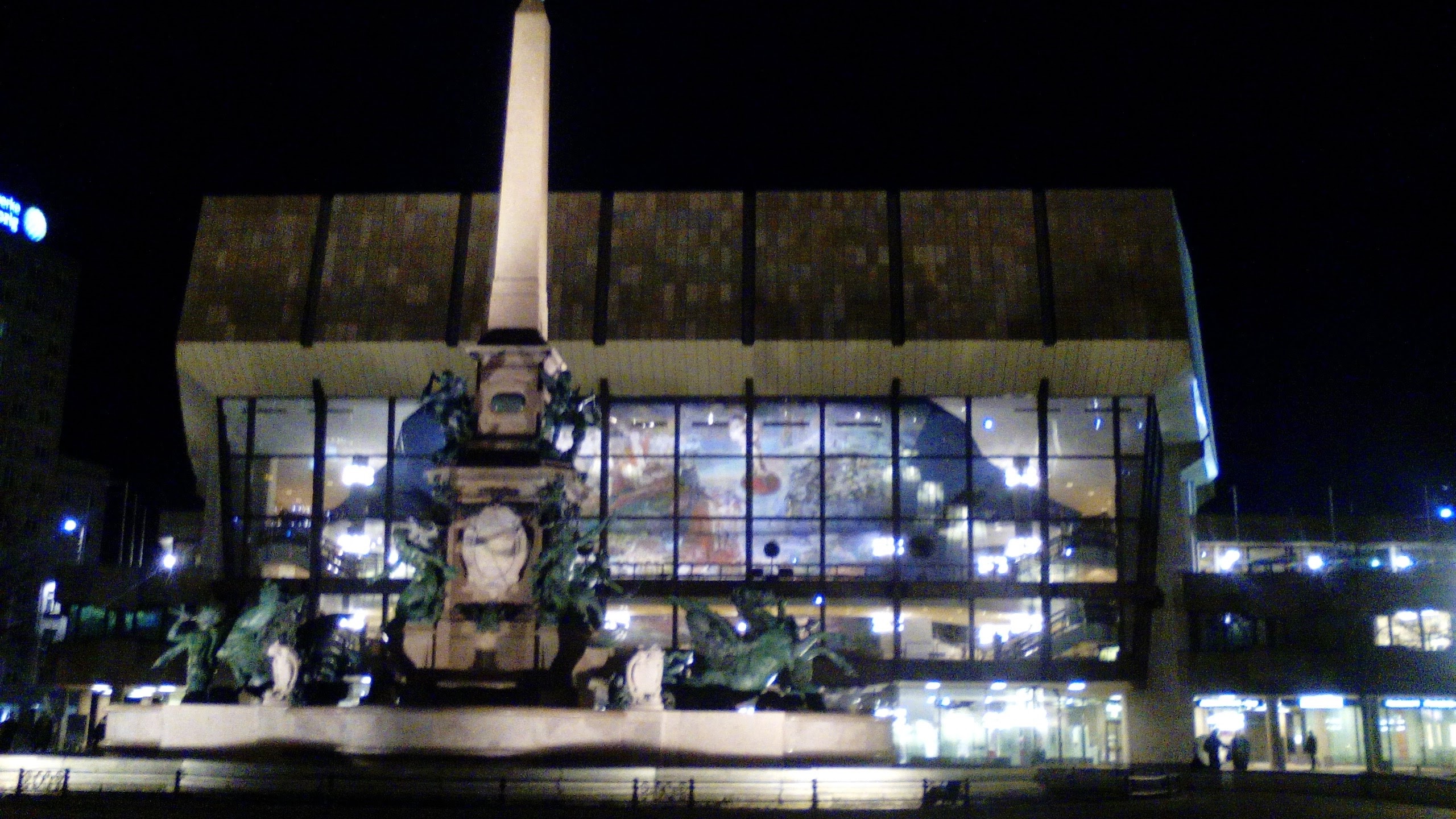 Gewandhaus bei Nacht.jpg