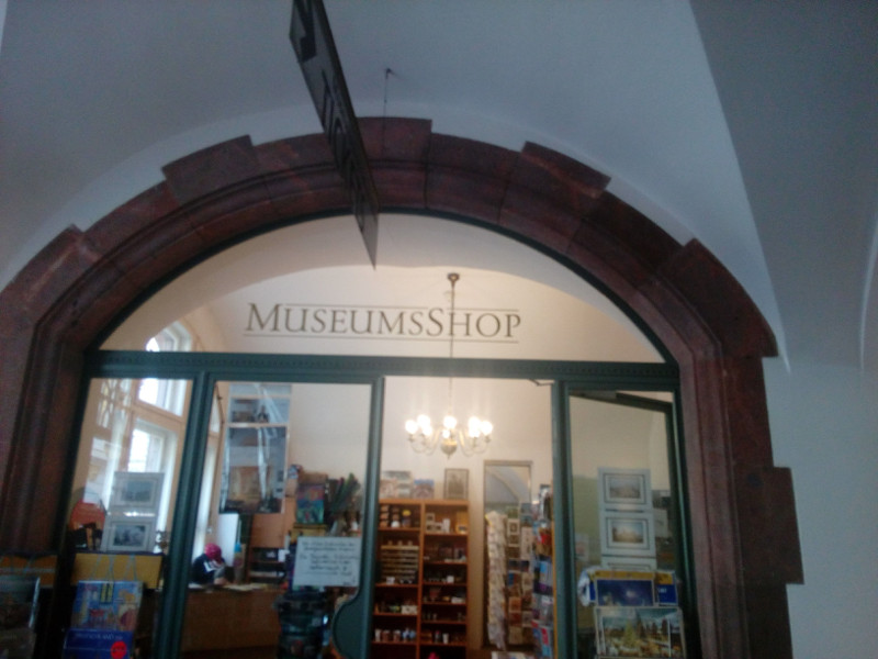 Museumsshop klein.jpg