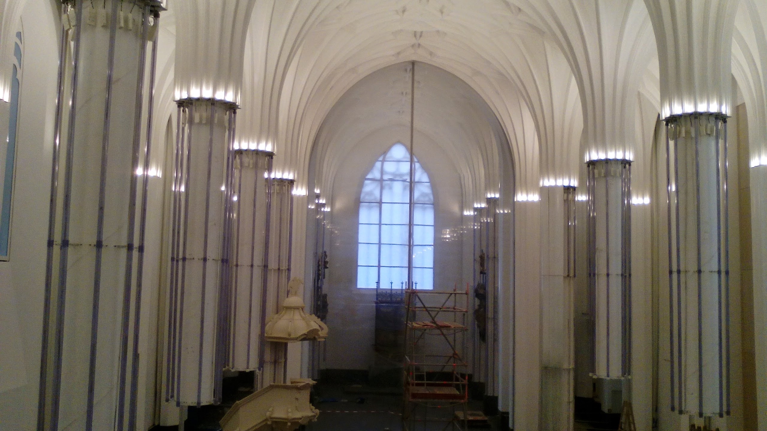 Paulinum Innenansicht.jpg